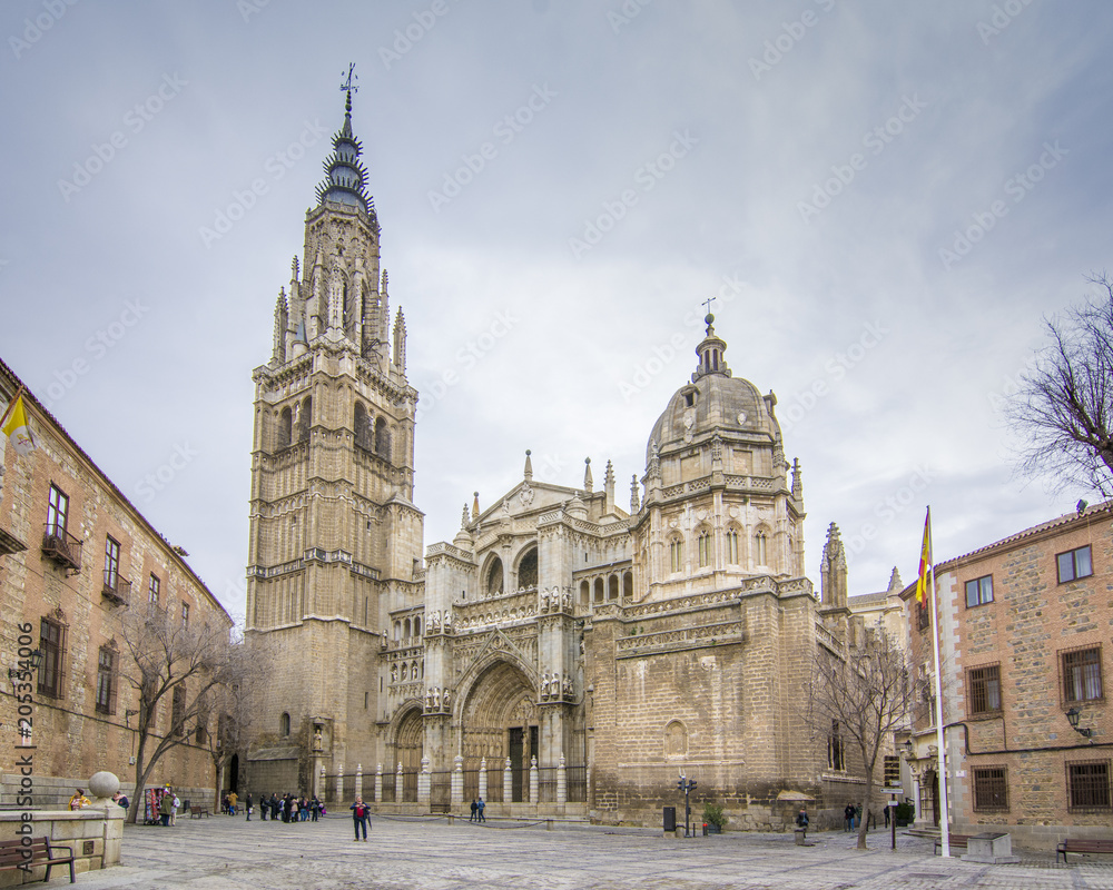 Toledo, España; 02 12 2017: La Catedral de Santa María de Toledo, excelente ejemplo del gótico en España.