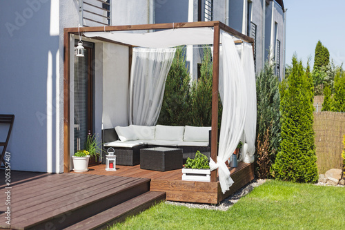 Foto Chillout lounge on wooden terrace