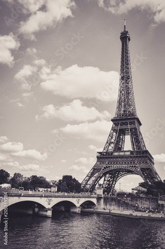 Fototapeta Naklejka Na Ścianę i Meble -  The Eiffel Tower : a Famous Iron Sculpture, Symbol of Paris