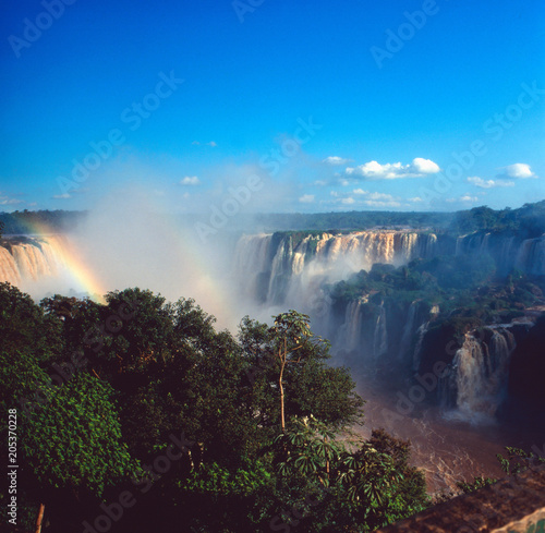 Brasilien   Igua  u - Eine Reise zu den Iguaz  -Wasserf  llen  Brasilien 1980er Jahre. A trip to the Iguazu Falls  Brazil 1980s.