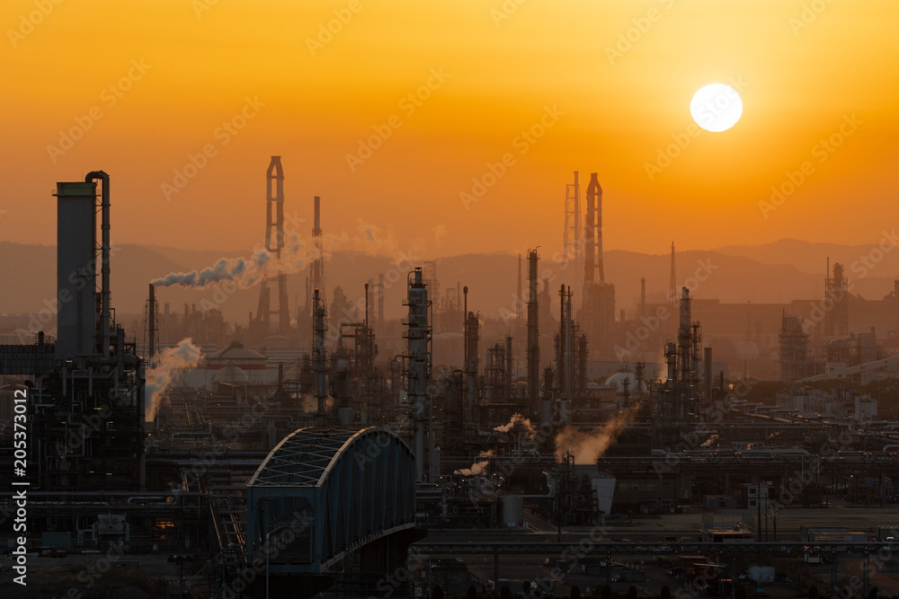 Obraz premium 水島コンビナートの夕景 -日本を代表する重化学コンビナート-