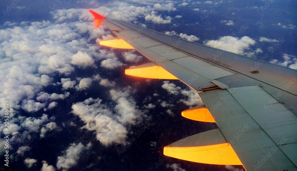 Fototapeta premium wing of an airplane in the rays of the rising sun