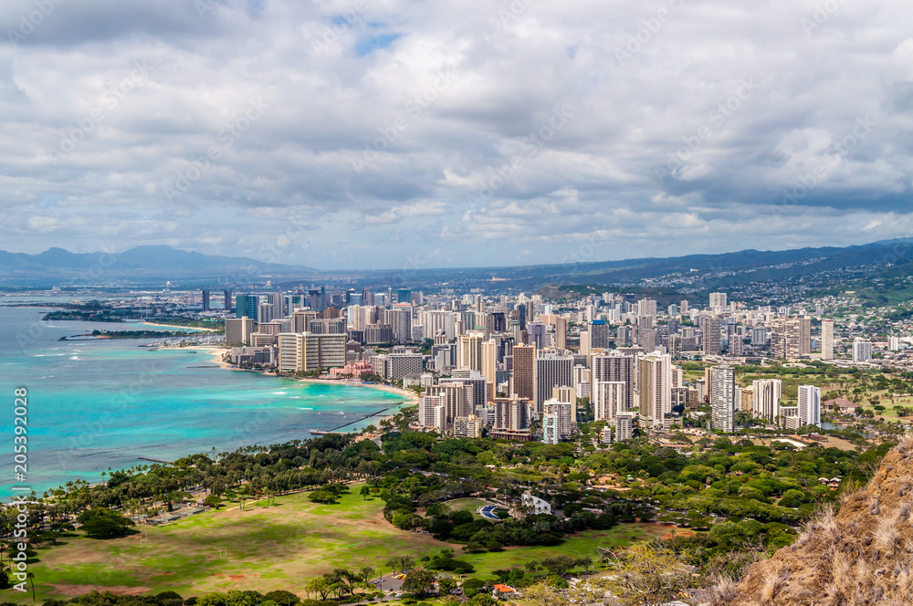 Naklejka premium Honolulu From Diamond Head Crater