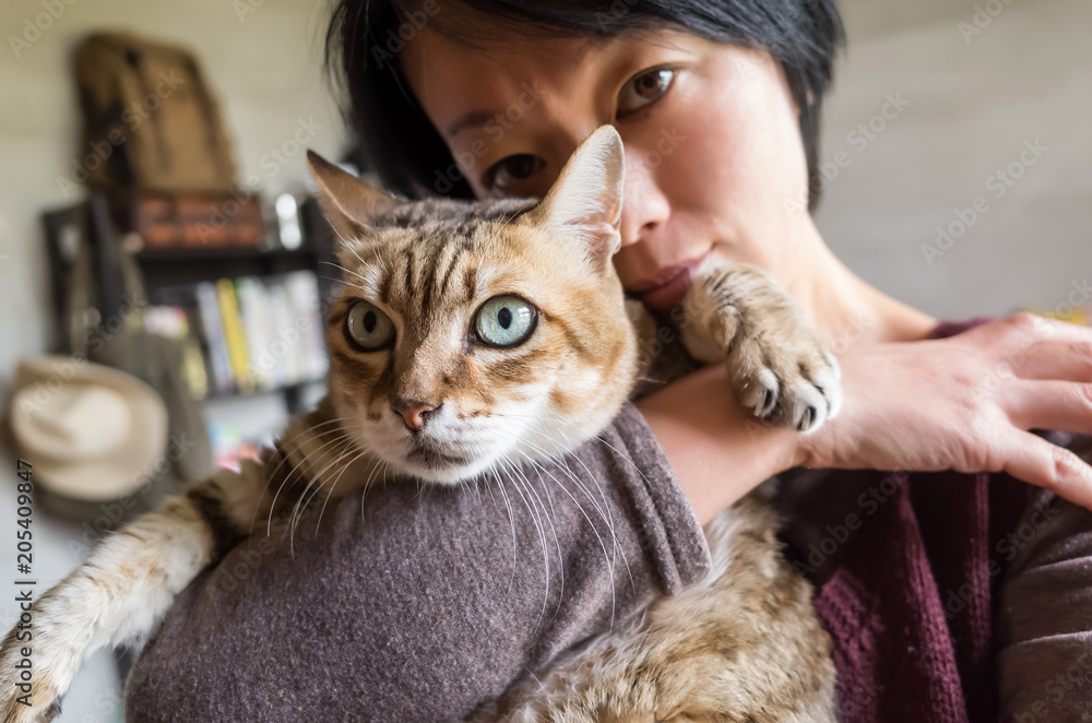 woman hold cat