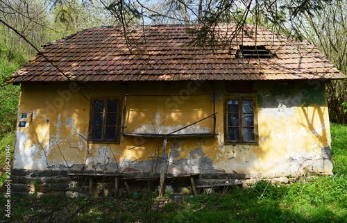old house in the village   © oljasimovic