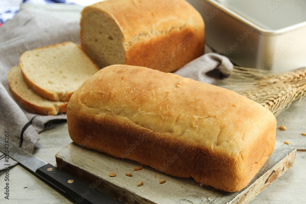 Foto Homemade Freshly baked White bread, selective focus