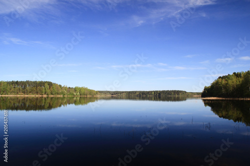 Calm lake © Leoco
