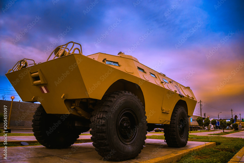 tanque al atardecer tanque al atardecer