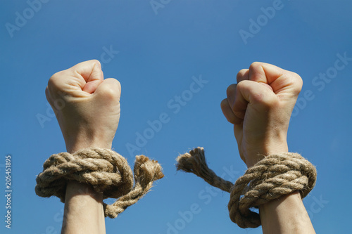 Murais de parede Hands free from shackles are stretched to the blue sky
