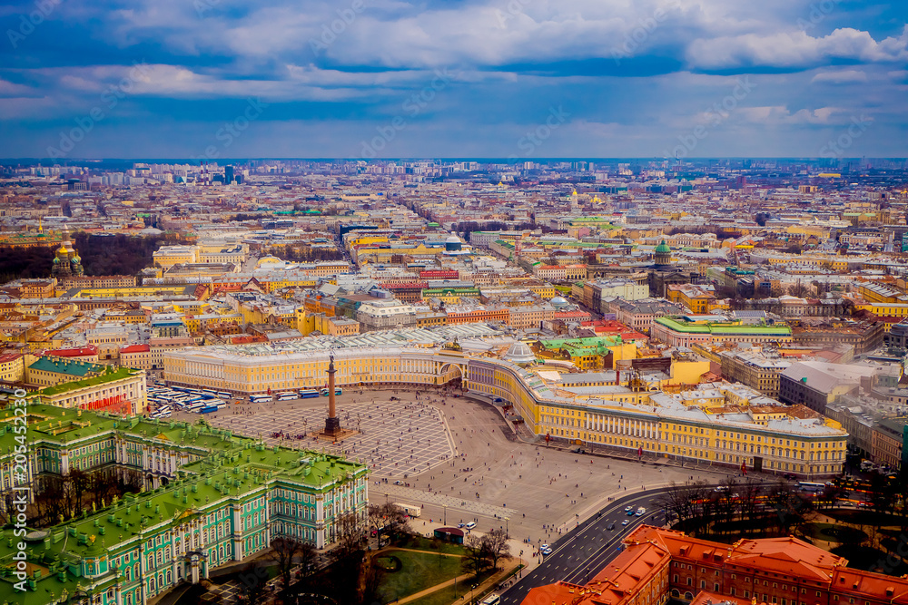 Aerial view of the Palace Square, between the Winter Palace bottom and the Building of the General Staff located in the city of St. Petersburg