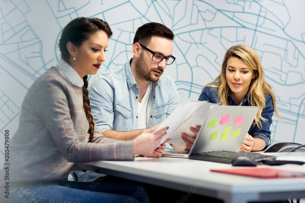 © zorandim75 - Group of people discussing plans in informal atmosphere © zorandim75 - Group of people discussing plans in informal atmosphere