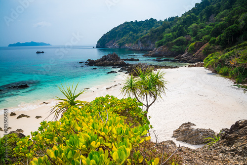 Beautiful tropical island white sand beach blue sky sunny day - Summer breeze travel holiday © pla2na