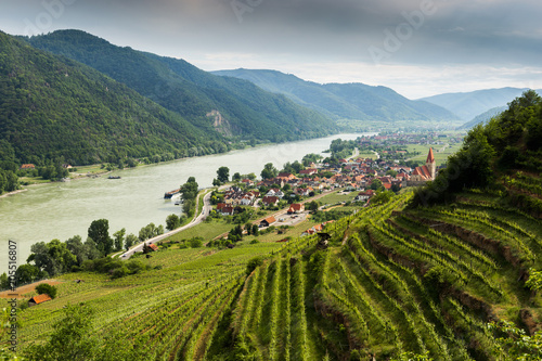 Obraz na płótnie Scenic View into the Wachau with the river Danube and town Weissenkirchen in Lower Austria. w salonie
