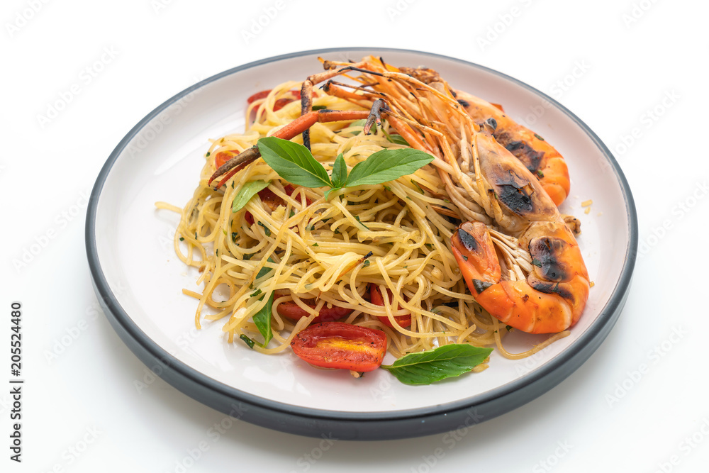 stir-fried spaghetti with grilled shrimps and tomatoes stir-fried spaghetti with grilled shrimps and tomatoes