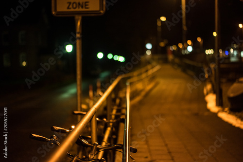 Bahnhofsweg bei Nacht