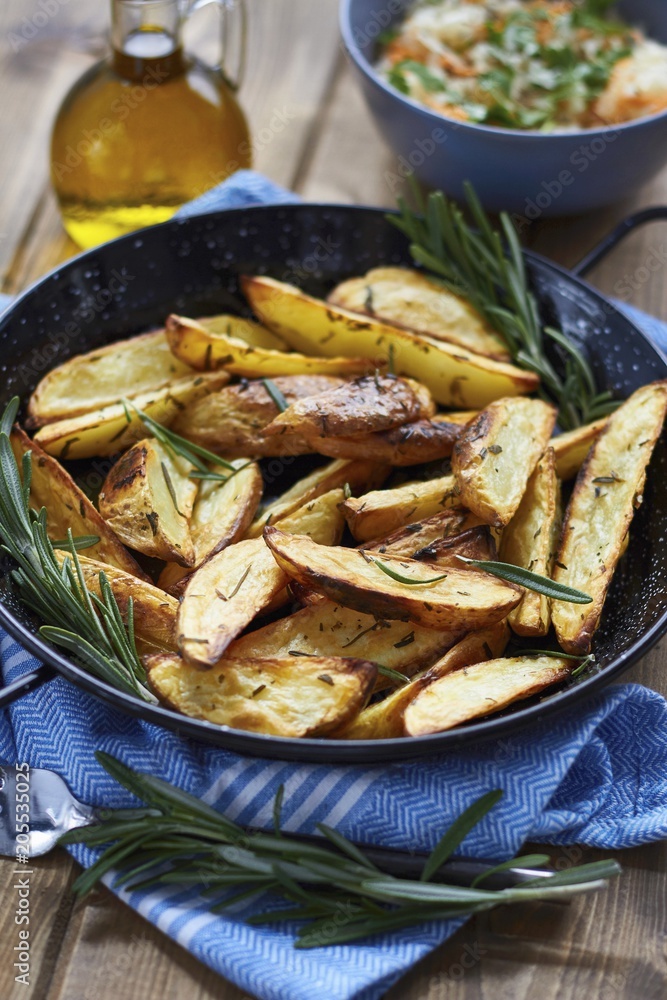 Potato wedges with rosemary Potato wedges with rosemary