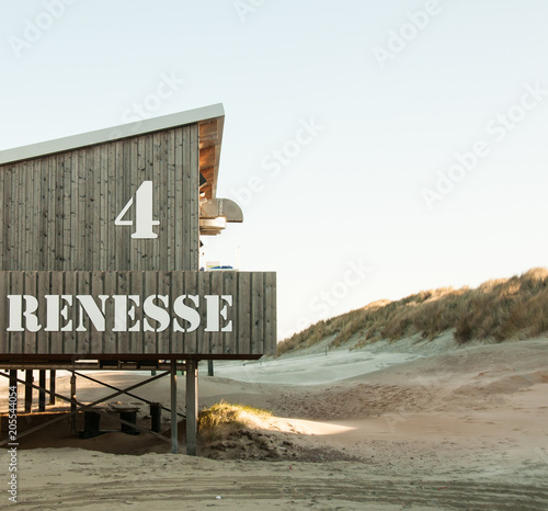 Holzstrandhaus am Strand von Renesse photo