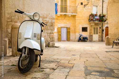 Fototapeta Naklejka Na Ścianę i Meble -  View of a narrow sunny street in the city Bari, Italia