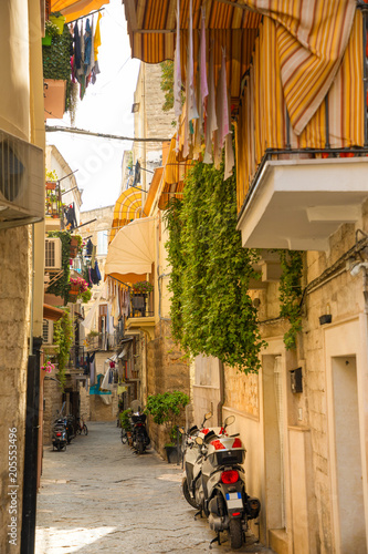 Fototapeta Naklejka Na Ścianę i Meble -  View of a narrow sunny street in the city Bari, Italia