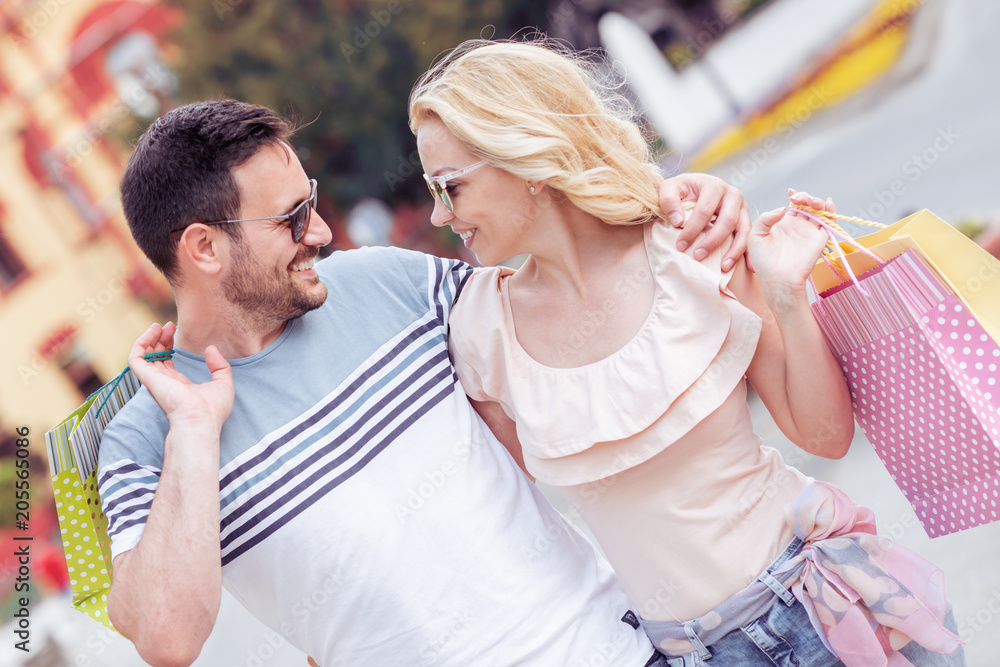 Naklejka premium Loving couple shopping