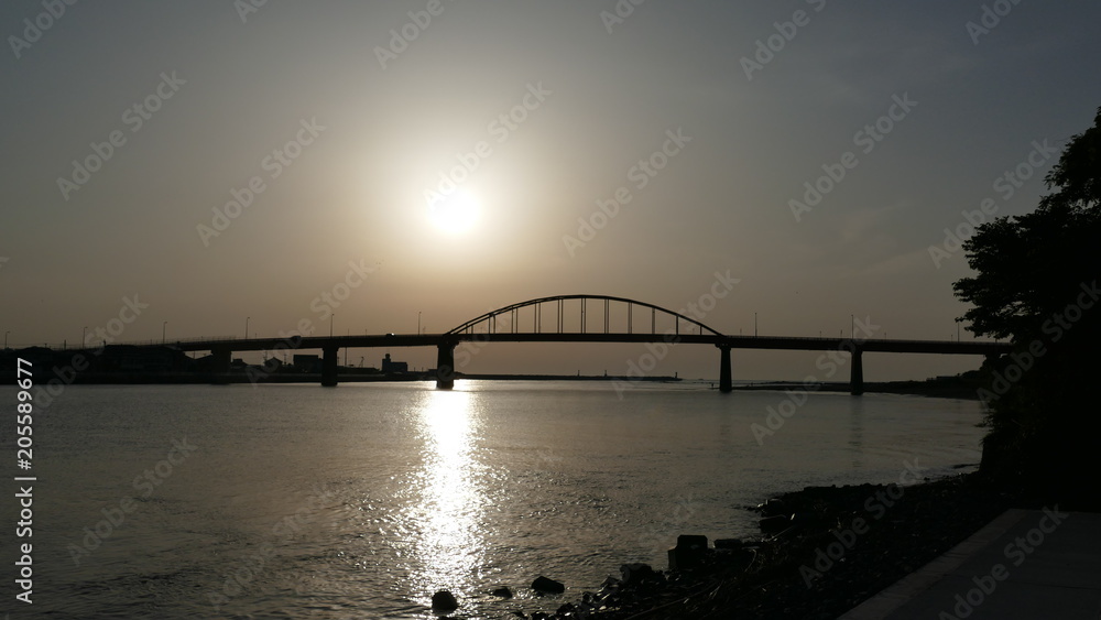 Naklejka premium 海門橋 那珂川 日の出