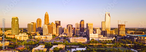 Obraz na płótnie Aerial Fly in Over Charlotte North Carolina Downtown City Skyline w salonie