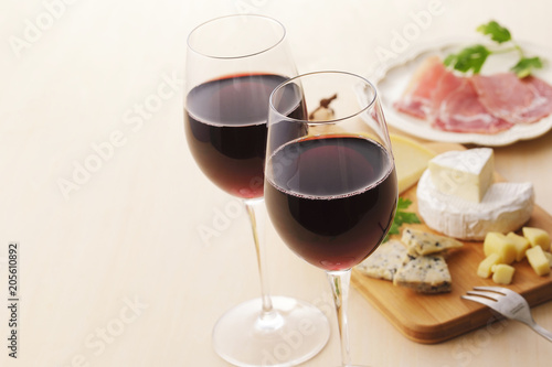                                  Red wine and cheese platter