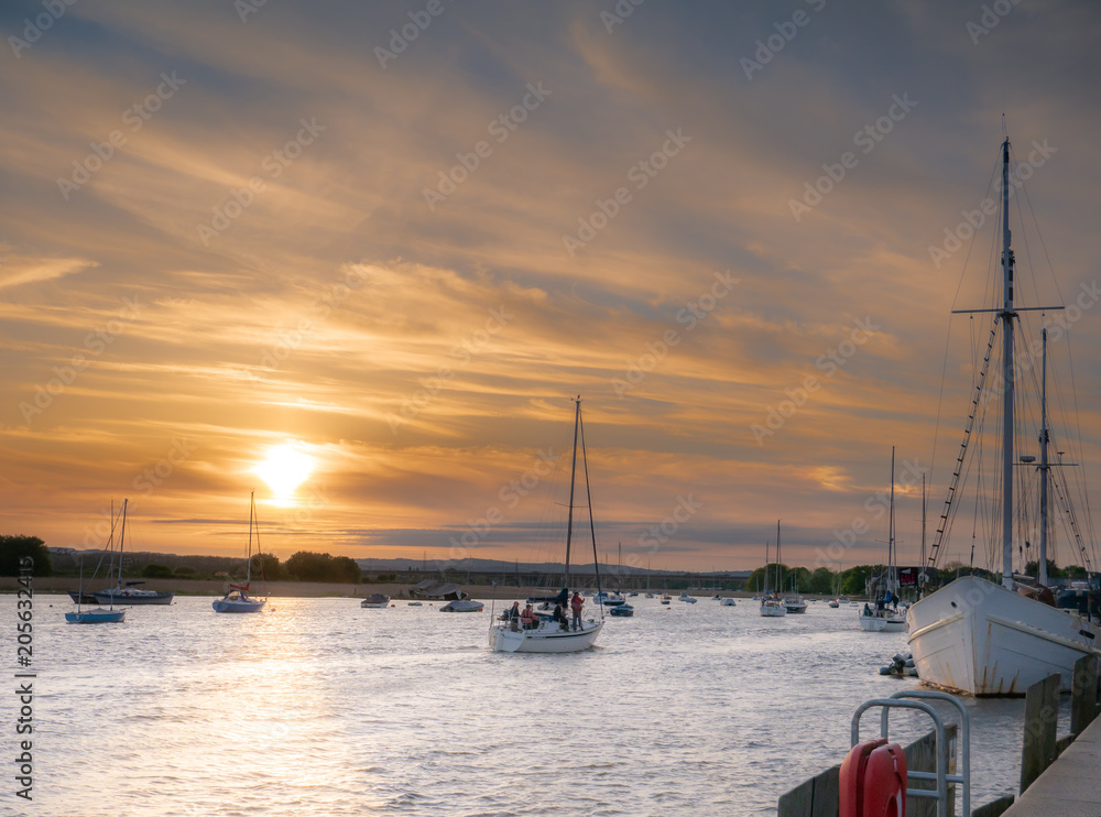 boats returning to topsham harbour