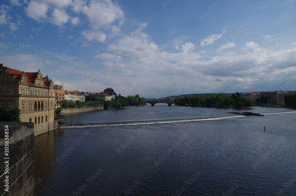Naklejka premium Staustufe auf der Moldau in Prag