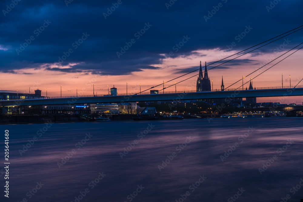 Stadtidyll nach Sonnenuntergang