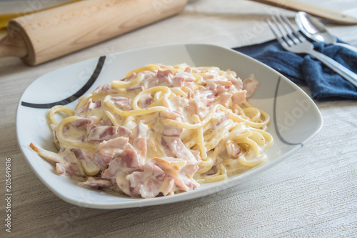 espaguetis a la carbonara