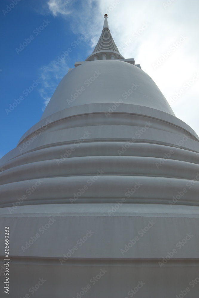 タイの白い仏塔　寺