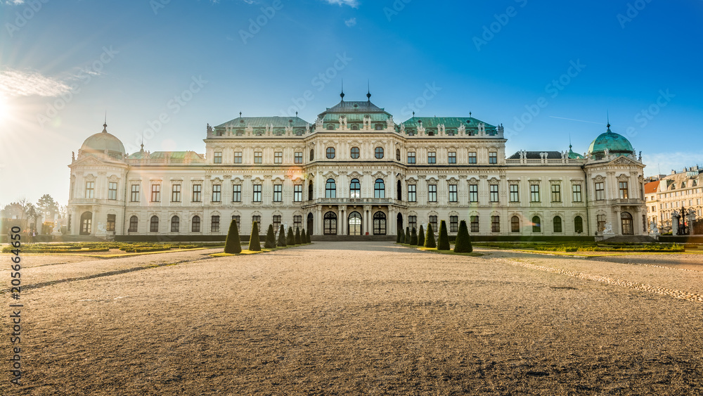 Das Schloss Belvedere in Wien bei Sonnenschein - obrazy, fototapety, plakaty 