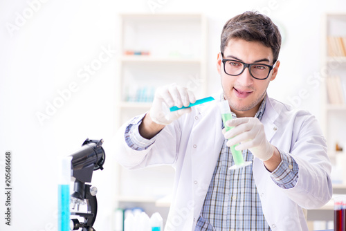 Fotografie Chemistry student doing chemical experiments at classroom activi