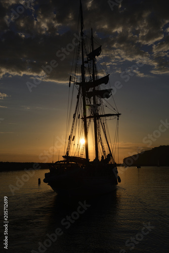 Fototapeta Naklejka Na Ścianę i Meble -  Tall ship sunset
