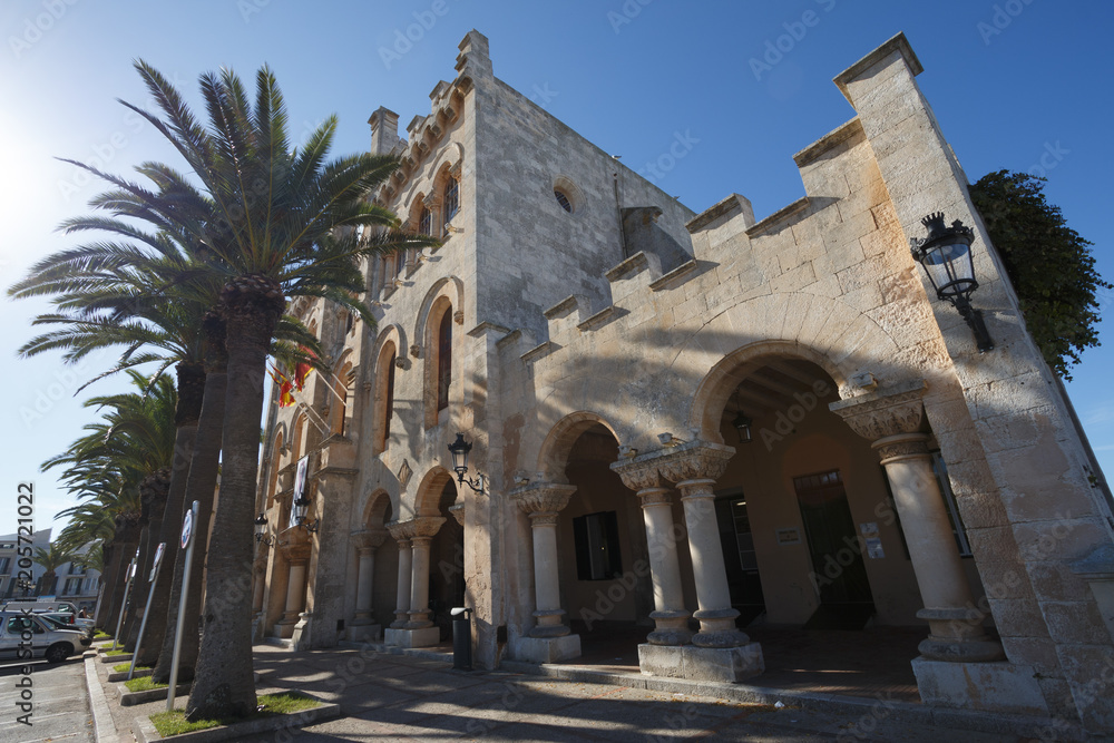 Vista del ayuntamiento de Ciudadela Menorca