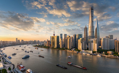 Papier peint photo Shanghai Tours modernes de Shanghai au soleil couchant  © moofushi