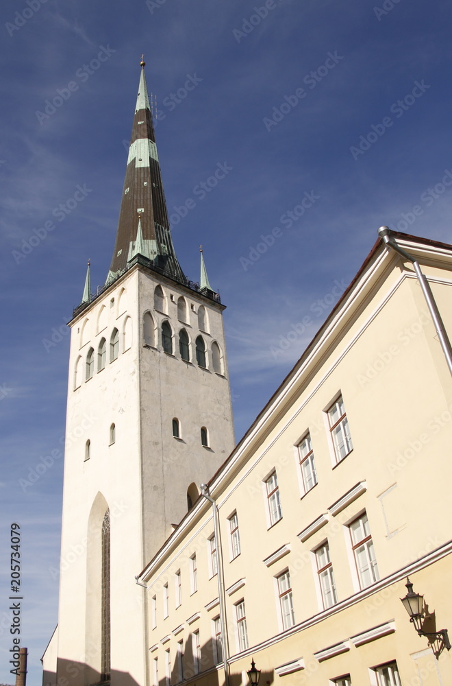 Obraz premium Eglise Saint-Olaf à Tallinn, Estonie