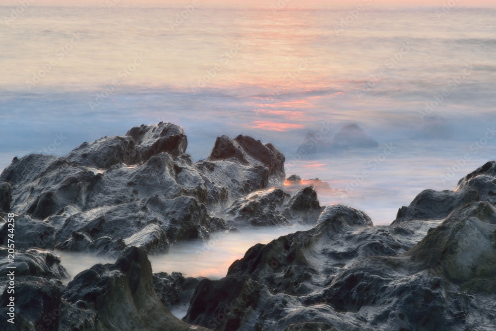 Obraz premium Dusk Landscape of island with long exposure moving sea waves