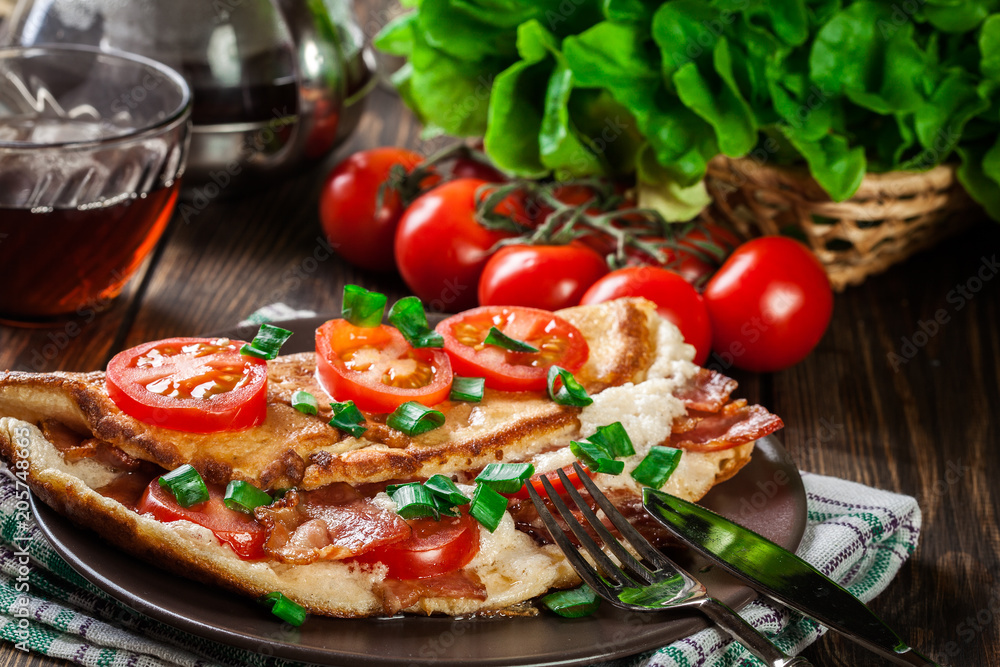 Omelette with bacon and tomatoes Omelette with bacon and tomatoes