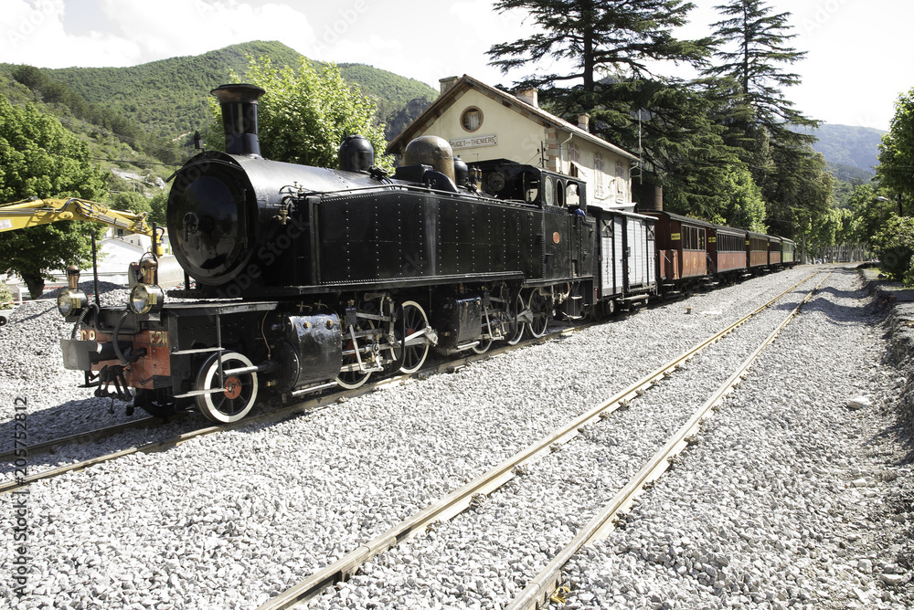 train des pignes à vapeur