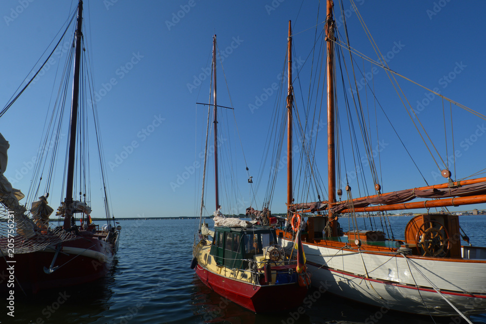 nostalgische Segelschiffe im Hafen Altefähr, Rügen nostalgische Segelschiffe im Hafen Altefähr, Rügen