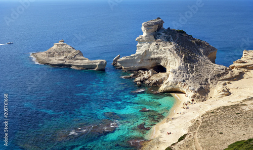 Plage Saint-Antoine à Bonifacio, Corse.