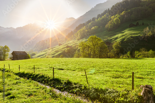 Sonnenaufgang in den Bergen