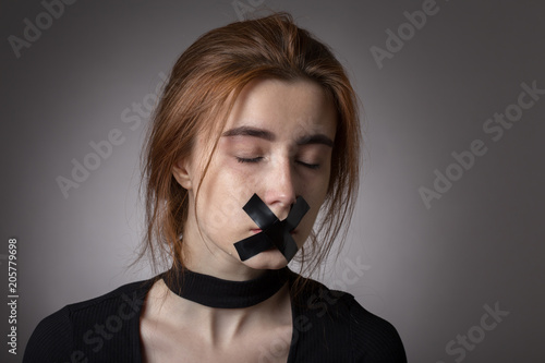 girl closed mouth