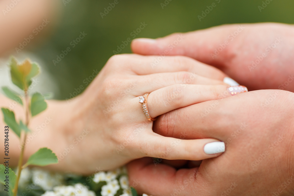 Fototapeta premium He gives his girlfriend an engagement ring in the botanical garden