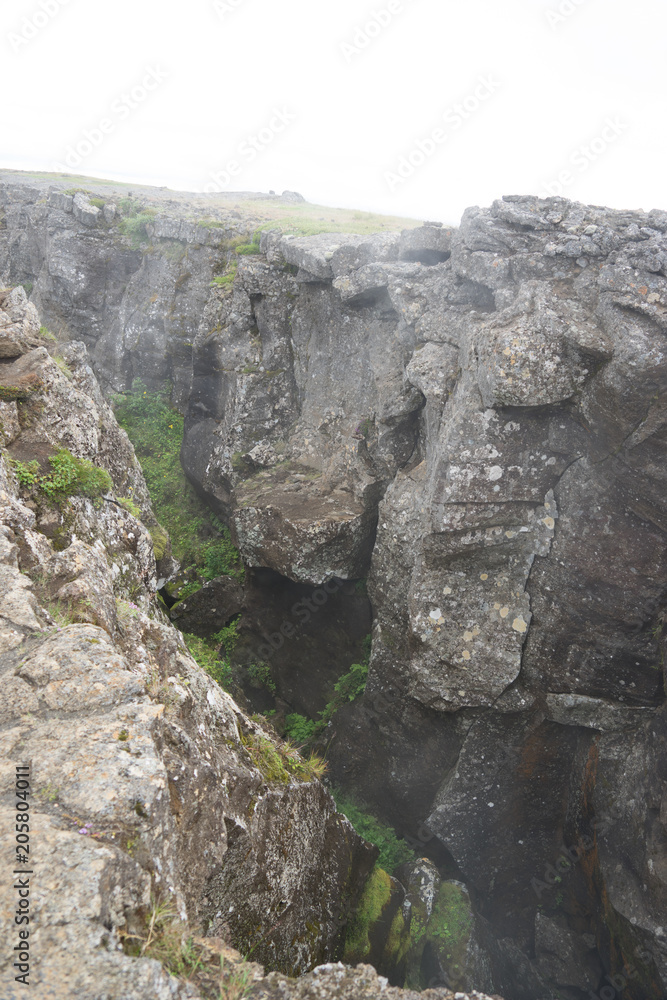 Felsspalte über der Höhle Grjótagjá im Mývatn-Gebiet / Nord-Island