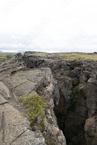 Felsspalte über der Höhle Grjótagjá im Mývatn-Gebiet / Nord-Island