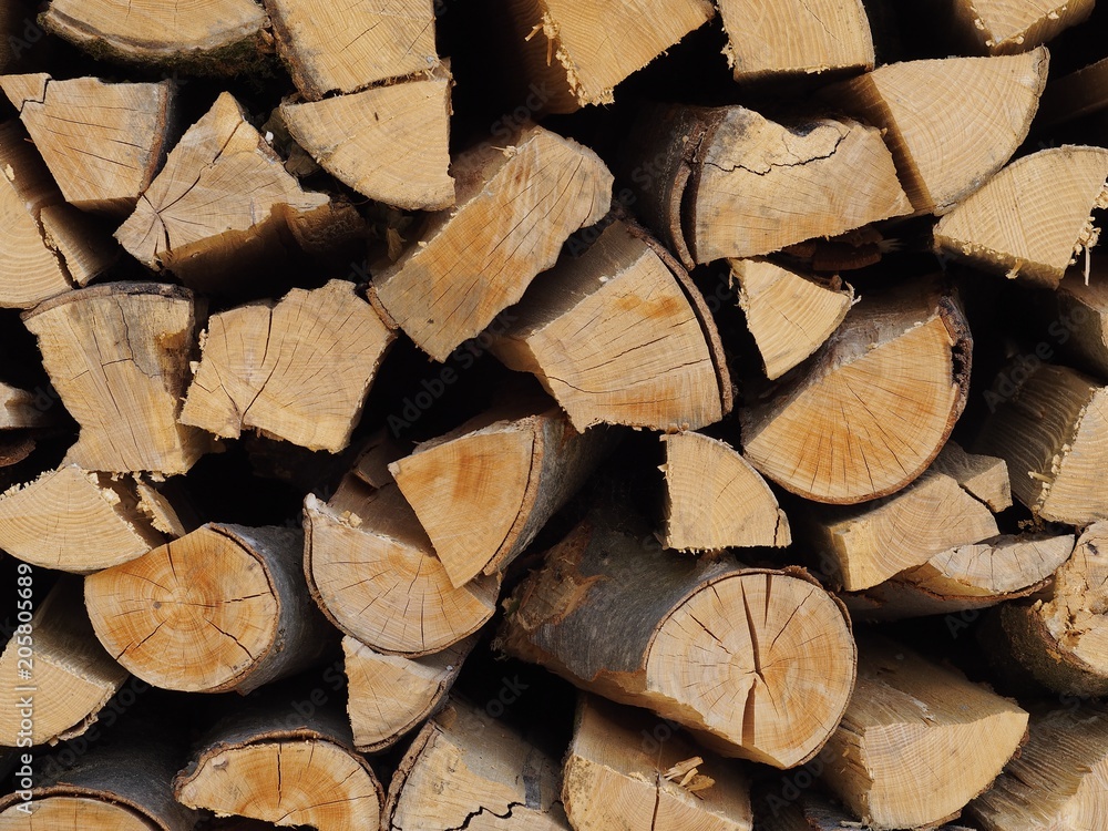 Brennholz - Kuschelige Wärme für den Kaminofen Brennholz - Kuschelige Wärme für den Kaminofen