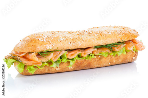 Baguette Brötchen Sandwich Vollkorn belegt mit Lachs Fisch frisch freigestellt Freisteller